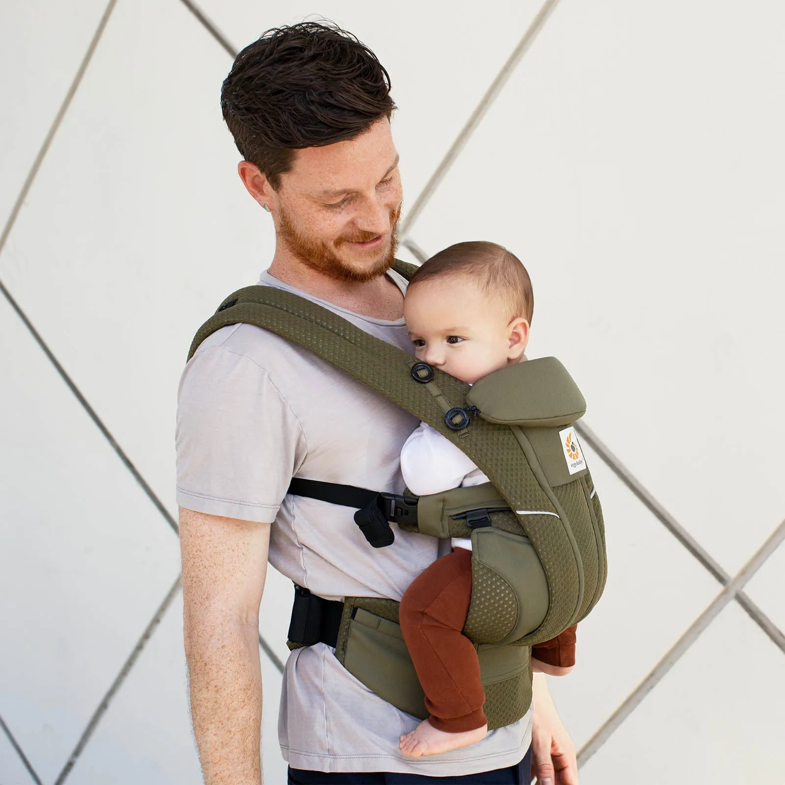 Ergobaby Omni™ Breeze Baby Carrier
