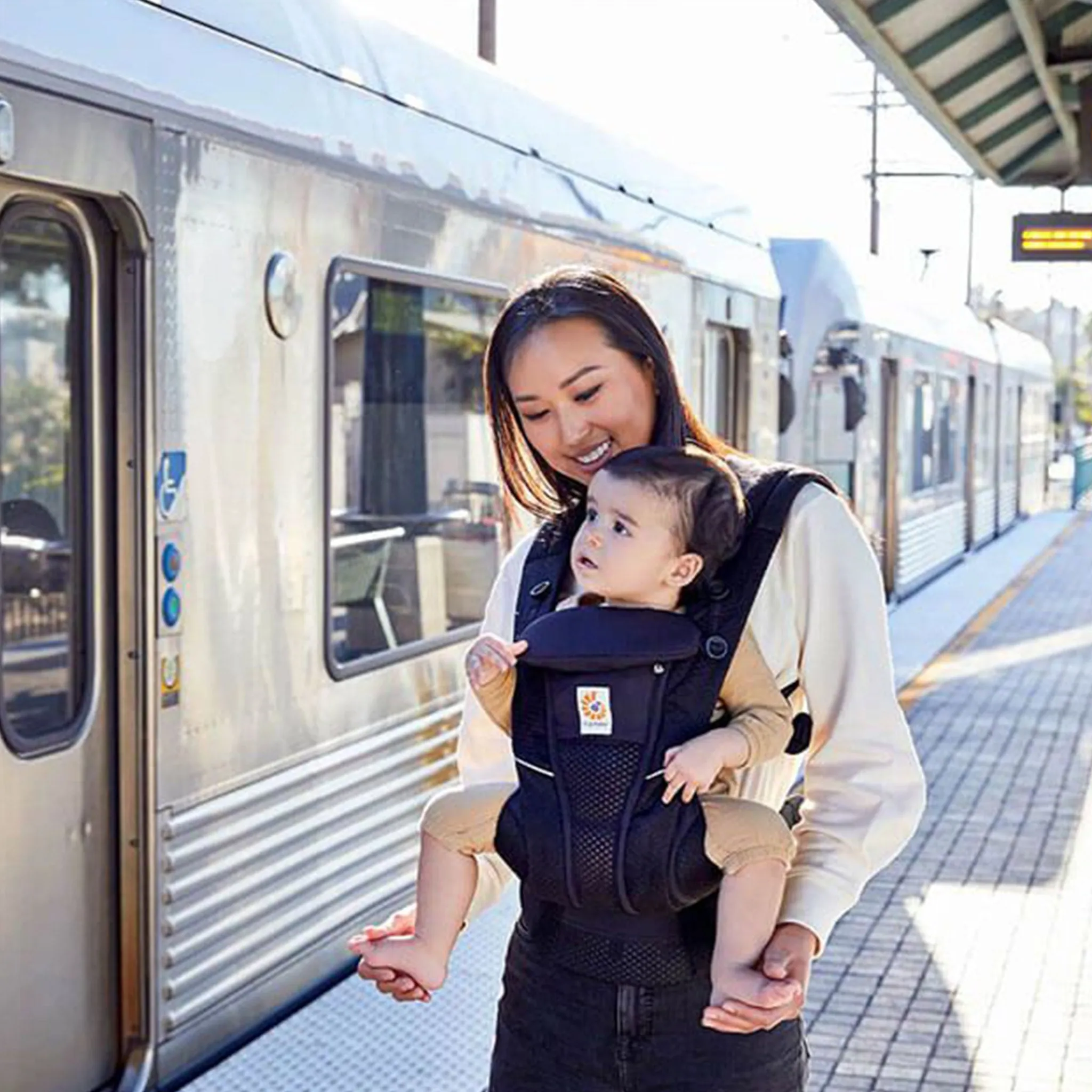 Ergobaby Omni™ Breeze Baby Carrier