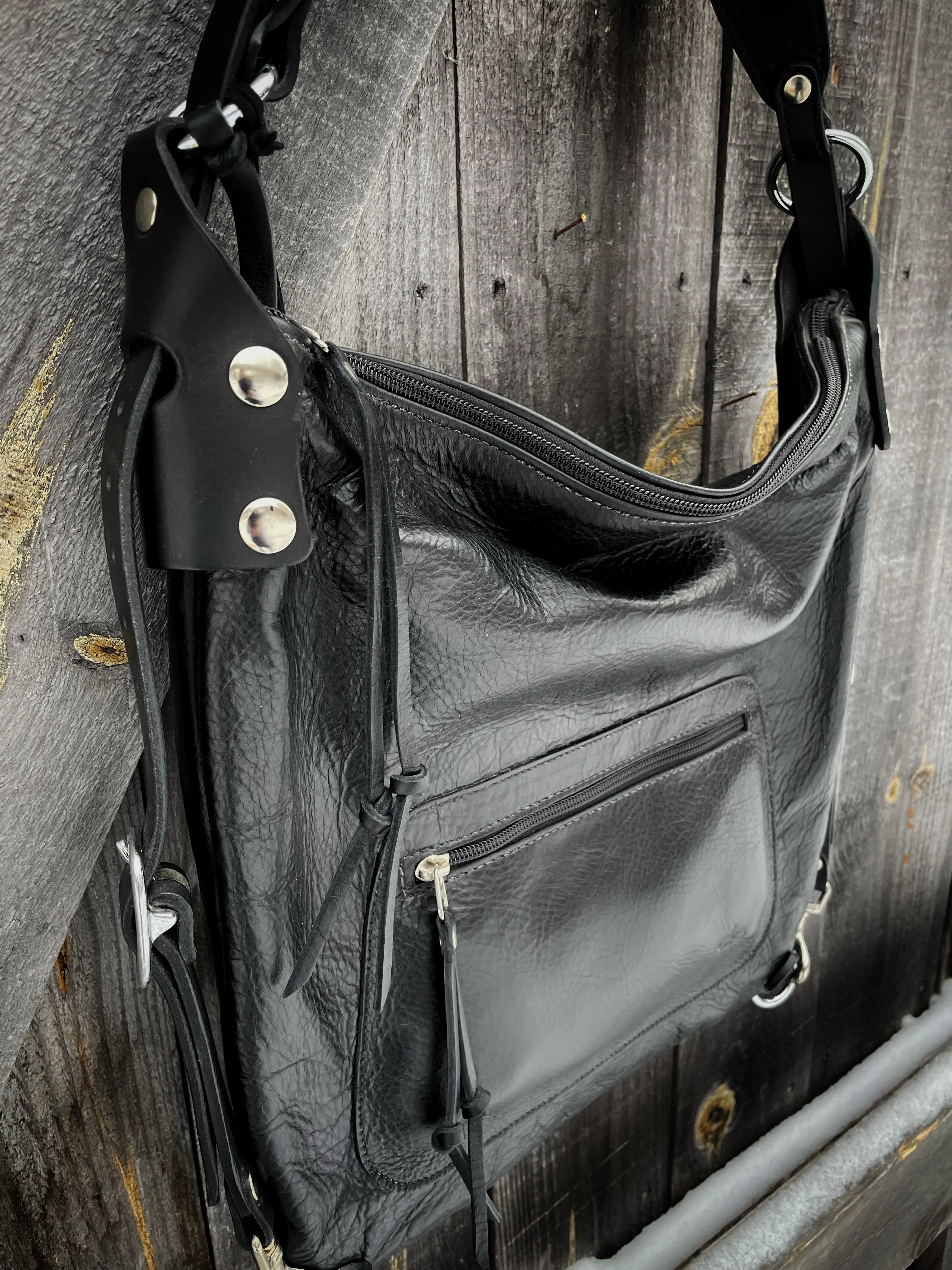 Villa Sak small black pebble